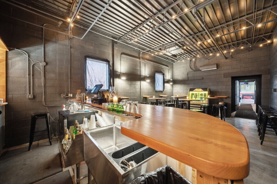 More Photos Of 704 Dawn St, Richmond Warehouse For Sale