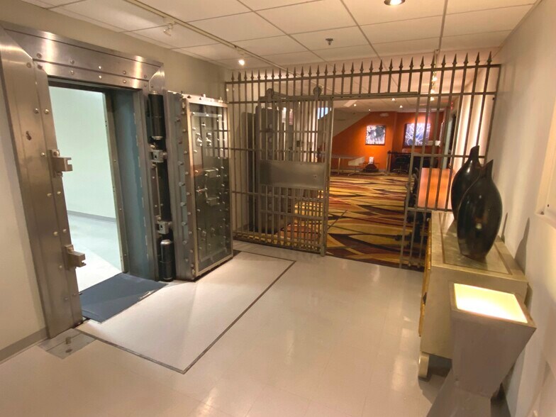 More Photos Of 100 N Brand Blvd, Glendale Office Residential For Lease