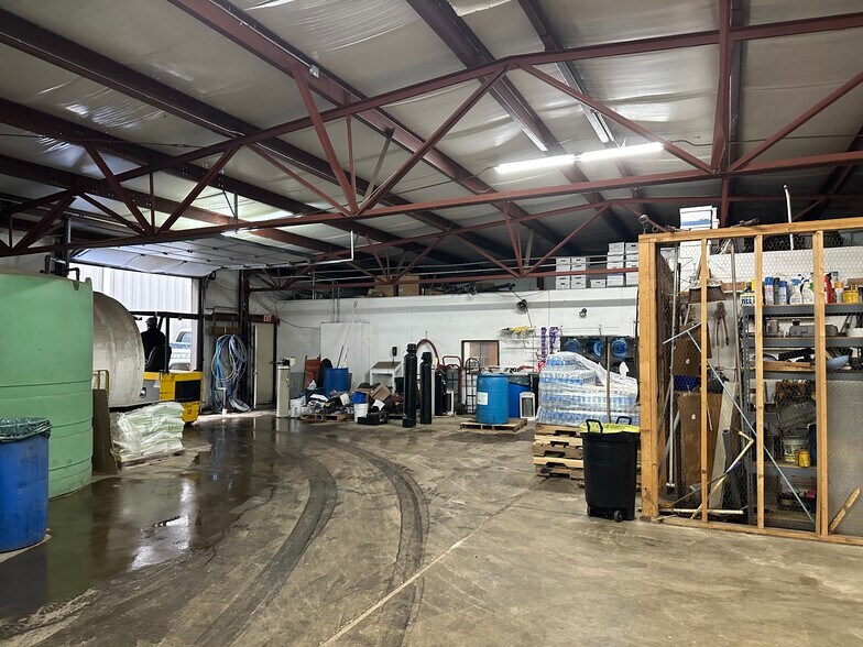 More Photos Of 160 S Locust St, Chebanse Distribution For Sale