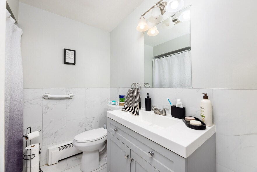 More Photos Of 4401 N Newcastle Ave, Harwood Heights Apartments For Sale
