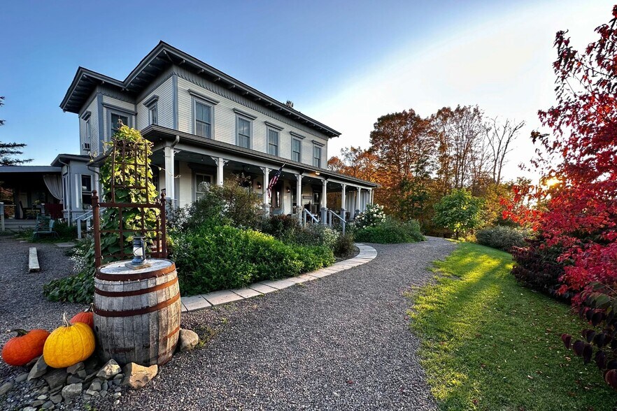 More Photos Of 102 Main St, Jefferson Hotel For Sale