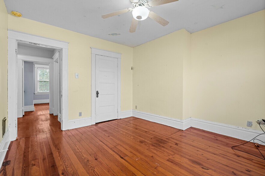 More Photos Of 228 S Clay St, Zelienople Office For Sale