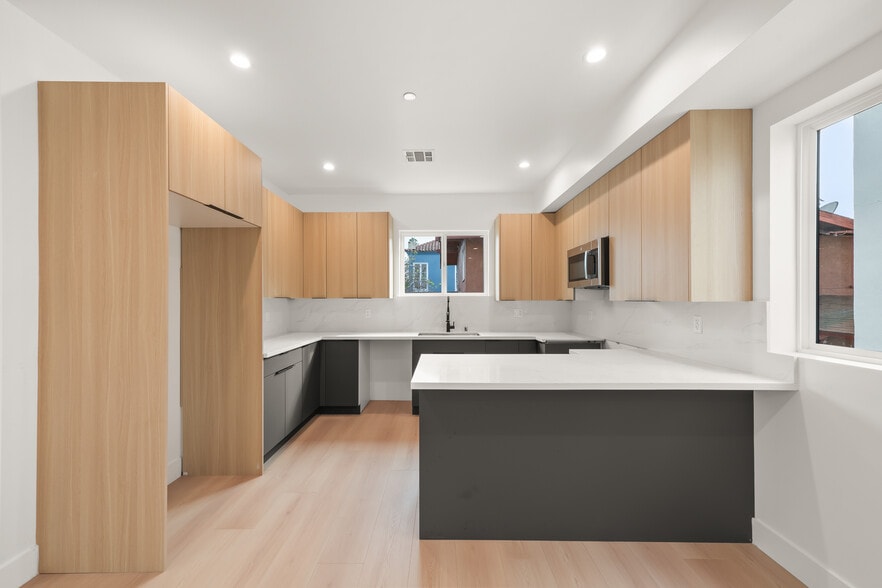 More Photos Of 913 N Hobart Blvd, Los Angeles Apartments For Sale