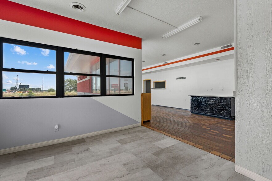 More Photos Of 3401 W Oakland Ave, Austin Truck Stop For Sale