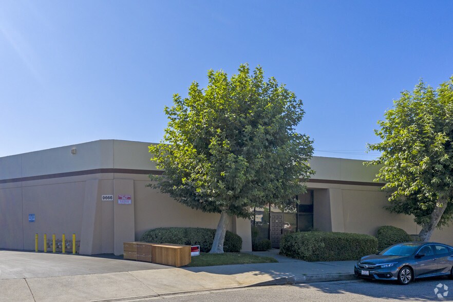 More Photos Of 9666 Owensmouth Ave, Chatsworth Light Manufacturing For Lease