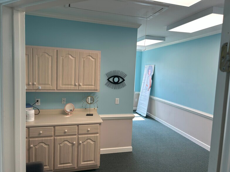 More Photos Of 274B Commonwealth Dr, Greenville Medical For Lease