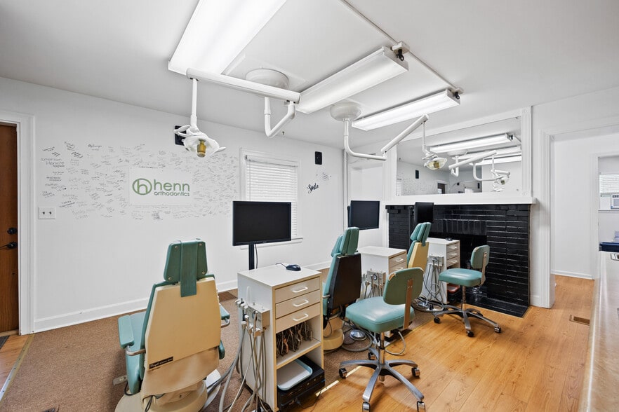 More Photos Of 4816 Greenwood Rd, Louisville Medical For Sale