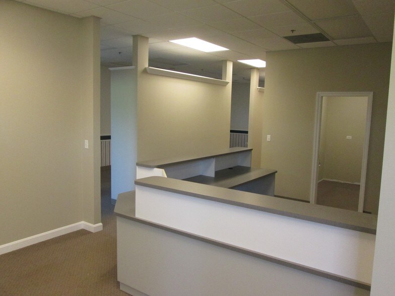 More Photos Of 2075 Blackberry Dr, Geneva Medical For Sale