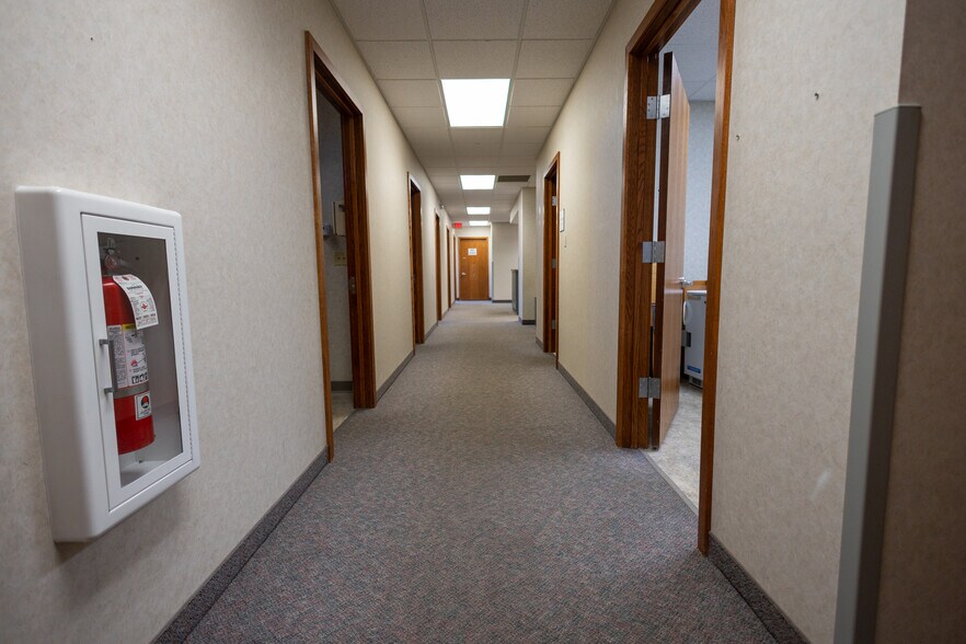 More Photos Of 1110 Oak Ridge Dr, Eau Claire Medical For Lease