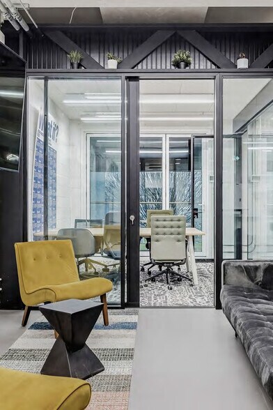 More Photos Of 118 8th Av W, Vancouver Flex For Lease