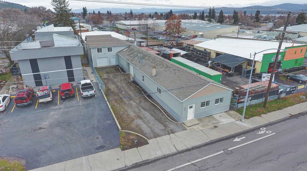 More Photos Of 2940 N Crestline St, Spokane Warehouse For Sale