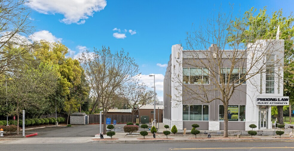 More Photos Of 2725 Riverside Blvd, Sacramento Coworking Space