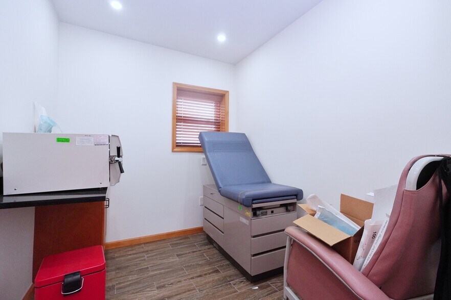 More Photos Of 1086 Forest Ave, Staten Island Medical For Lease