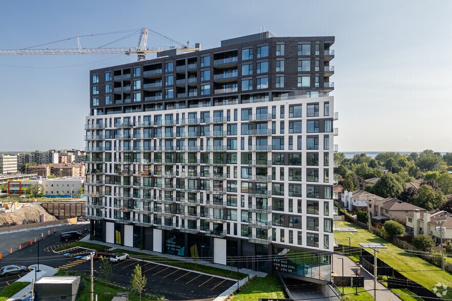 Primary Photo Of 880 Av Carson, Dorval General Retail For Lease