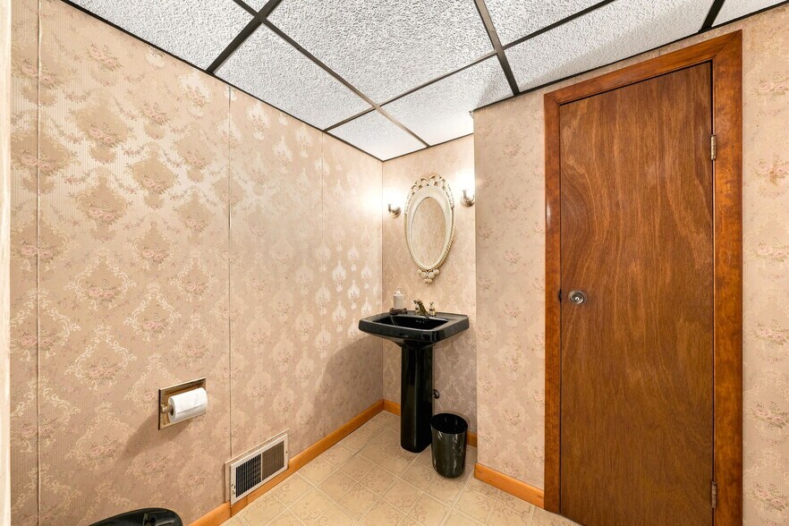 More Photos Of 557 Unity Center Rd, Pittsburgh Funeral Home For Sale