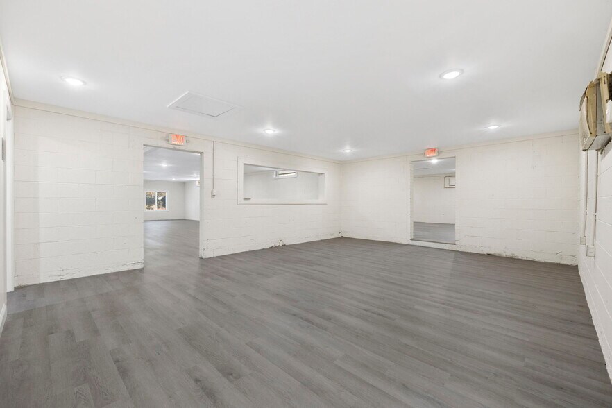 More Photos Of 3307 Sam W Dr ave, Conway Flex For Sale