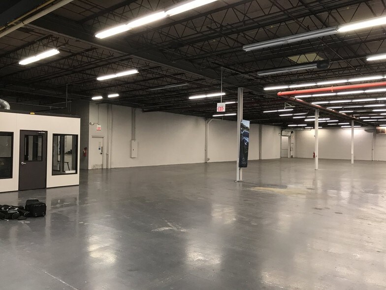 More Photos Of 101 Tower Dr, Burr Ridge Manufacturing For Sale