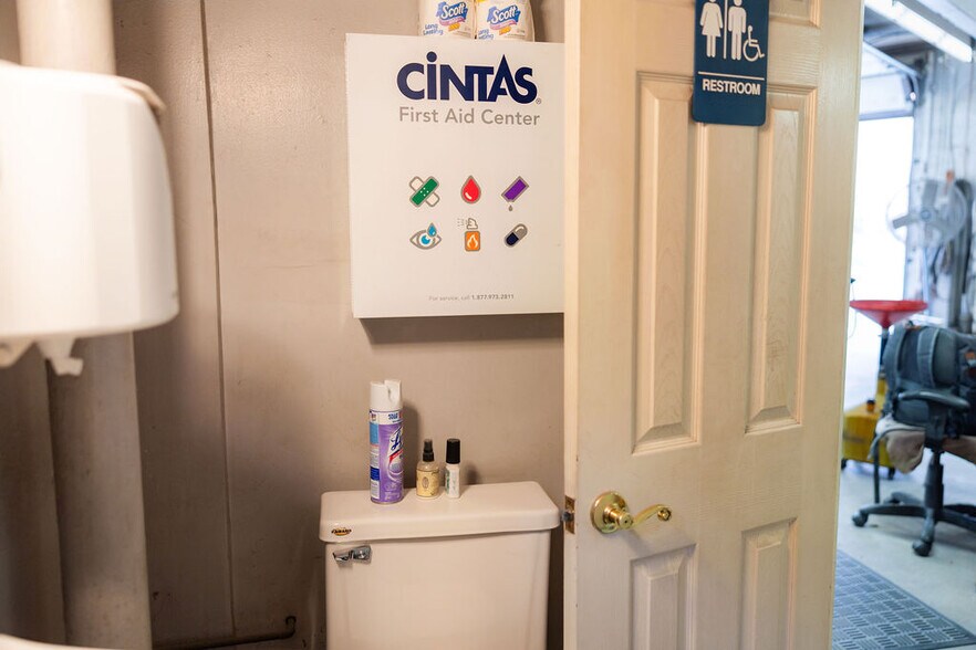 More Photos Of 8257 Frankford Ave, Philadelphia Auto Repair For Sale