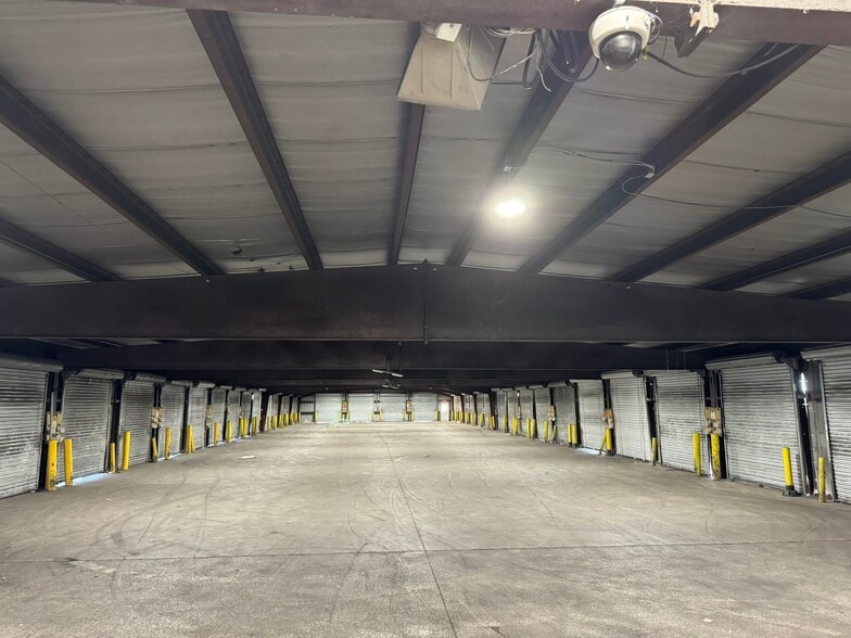 More Photos Of 700 NE Arch St, Atlanta Truck Terminal For Sale