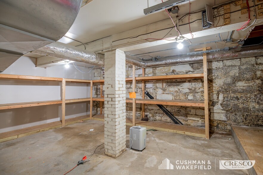 More Photos Of 2510 Market Ave, Cleveland Office For Lease