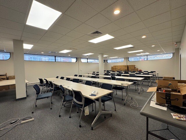 More Photos Of 100 E Market St, Lewistown Flex For Lease