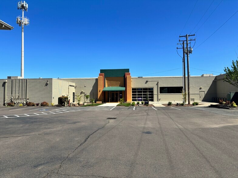 More Photos Of 576 Patterson St NW, Salem Warehouse For Lease