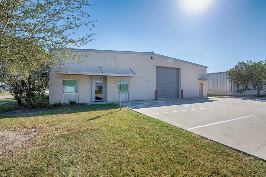 Primary Photo Of 1201 Butler Rd, League City Warehouse For Lease