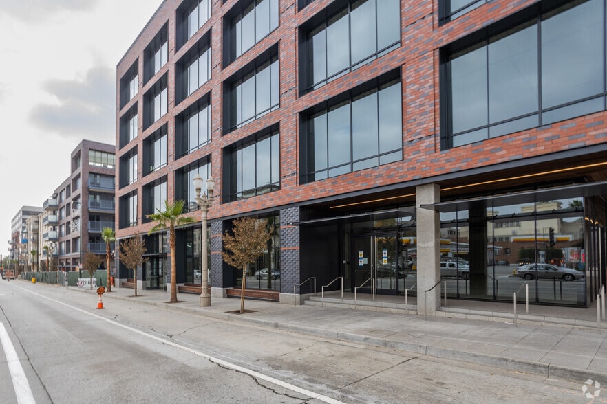 More Photos Of 10 W Walnut St, Pasadena Loft Creative Space For Lease