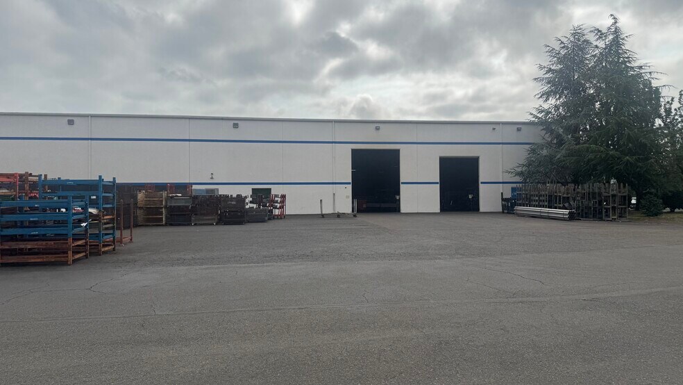 More Photos Of 1459 NW Sundial Rd, Troutdale Warehouse For Lease