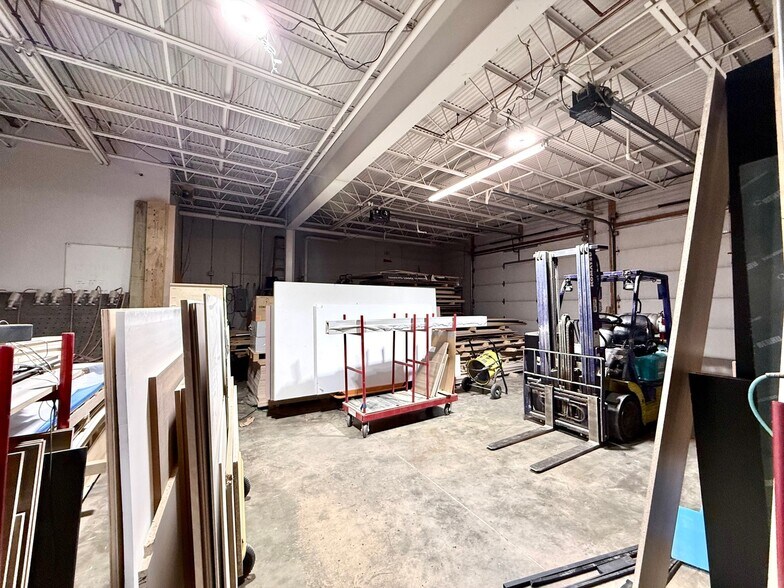 More Photos Of 624 S Prince St, Lancaster Flex For Sale