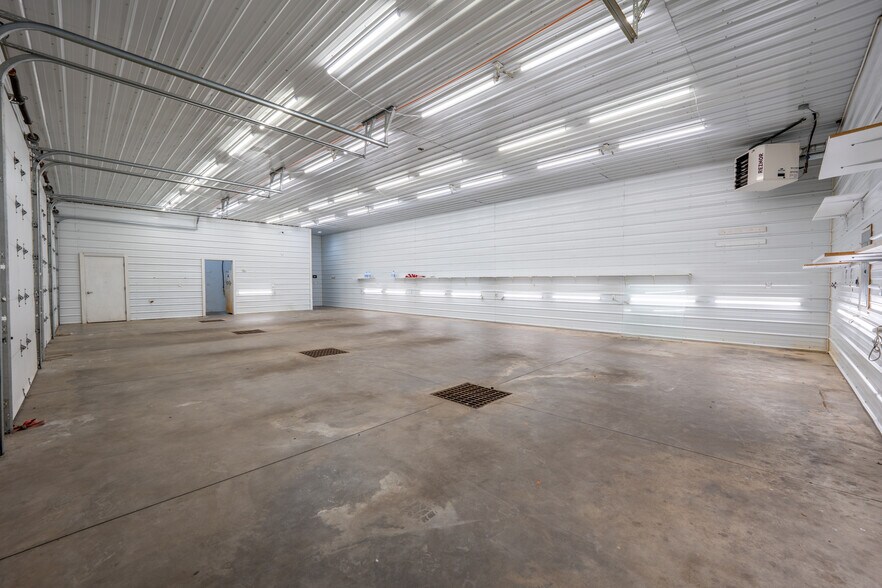 More Photos Of 4907 State Route 982, Latrobe Auto Repair For Sale