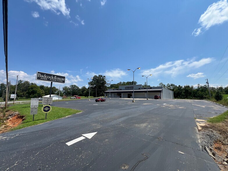 More Photos Of 3600 Main St, Jasper Storefront For Sale