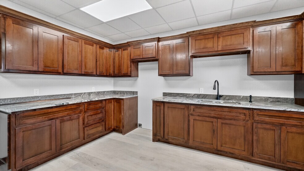 More Photos Of 16511 W Basin St, Odessa Industrial For Lease