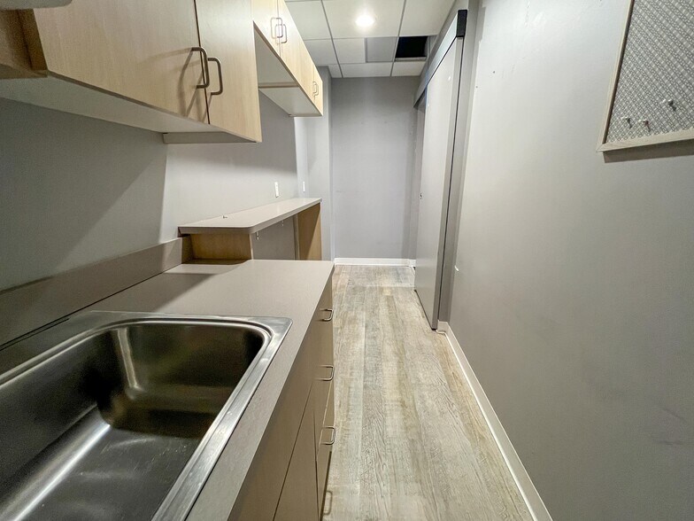 More Photos Of 101 1st Ave SW, Rochester Hotel For Lease