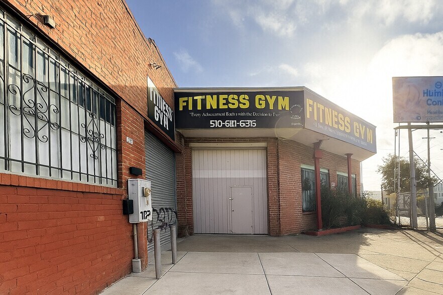 More Photos Of 2515 Seminary Ave, Oakland Health Club For Sale