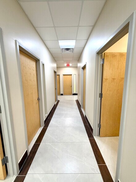 More Photos Of 1300 City View Ctr, Oviedo Office For Lease