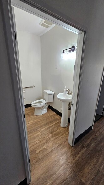 More Photos Of 2535 N Boulevard, Idaho Falls Office For Lease