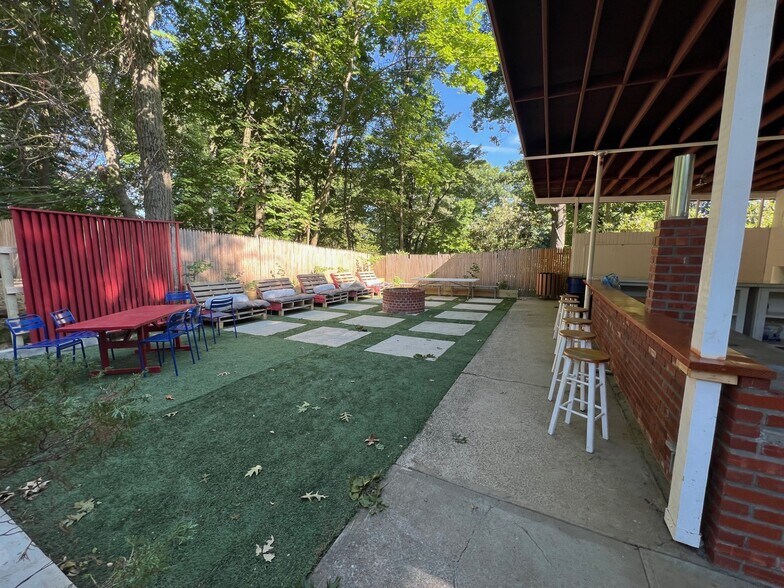 More Photos Of 202 W Hartsdale Ave, Hartsdale General Retail For Sale