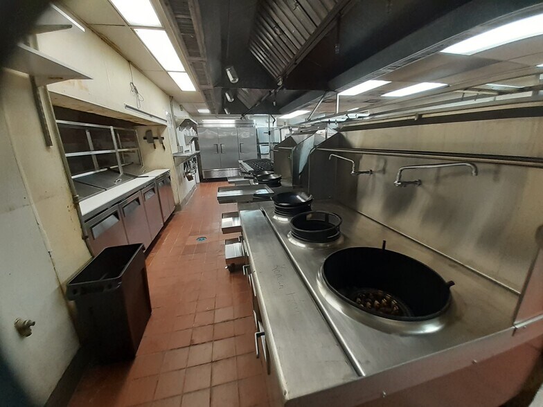 More Photos Of 5101 E Colonial Dr, Orlando Restaurant For Sale