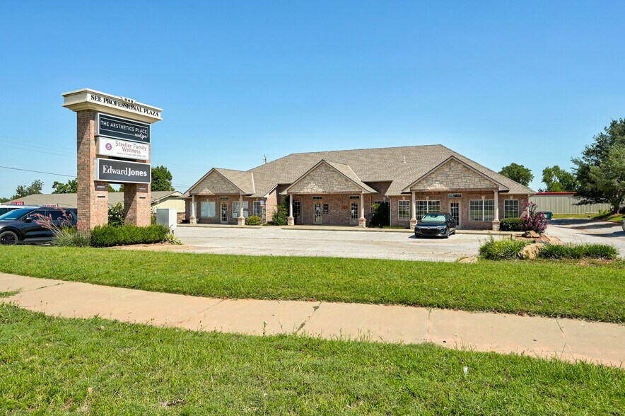 More Photos Of 543 E Ok-152, Mustang Office For Sale