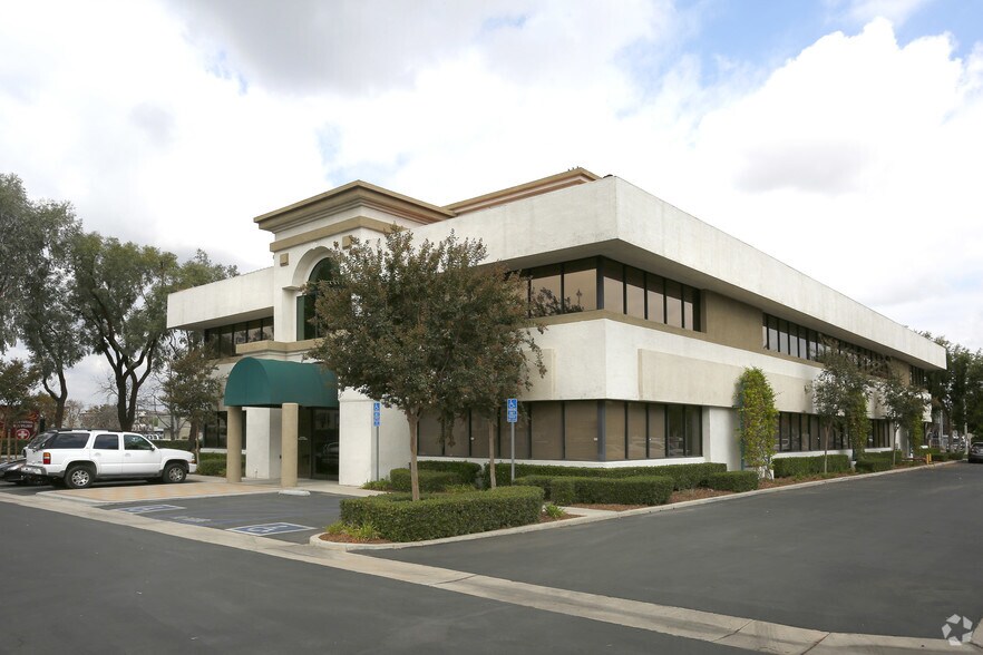 More Photos Of 250 E Rincon St, Corona Office For Lease