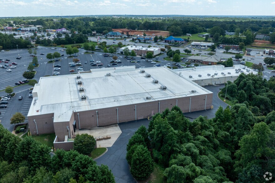 More Photos Of 6005-6007 Wade Hampton Blvd, Taylors General Retail For Lease