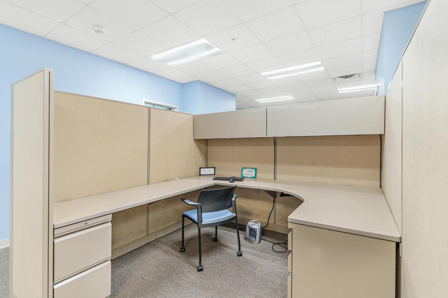 More Photos Of 1904 Thomas Ave, Leesburg Office For Sale