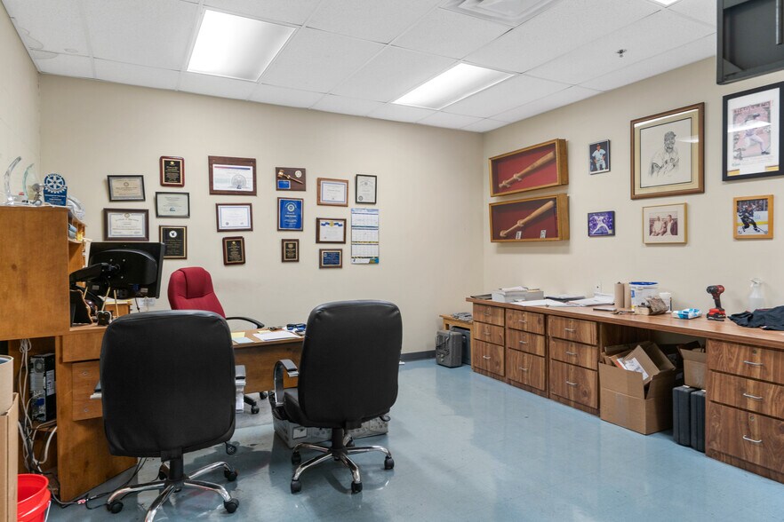 More Photos Of 1624 N Meadowcrest Blvd, Crystal River Manufacturing For Lease