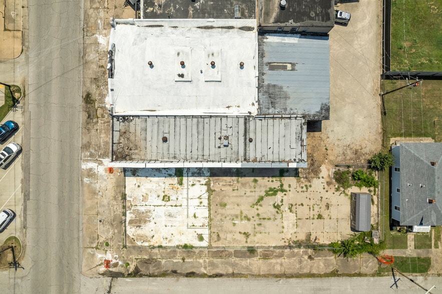 More Photos Of 110 N Okmulgee Ave, Okmulgee Flex For Sale