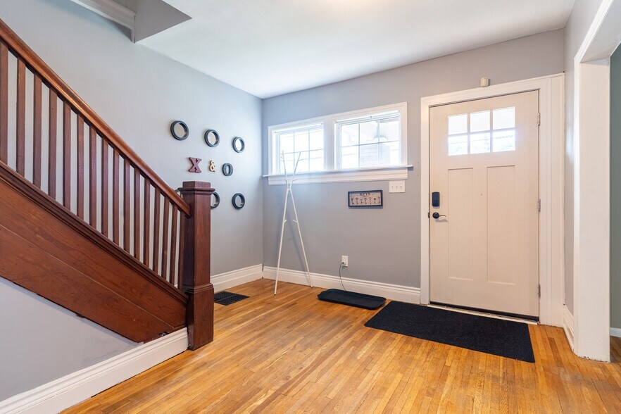 More Photos Of 738 Brock St, Windsor Multifamily For Sale