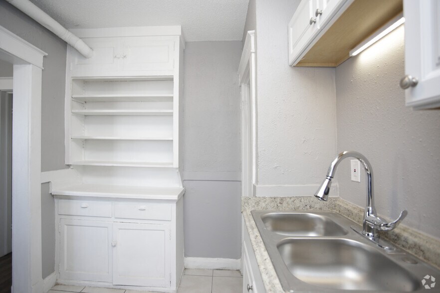 More Photos Of 135 N Lawn Ave, Kansas City Apartments For Sale