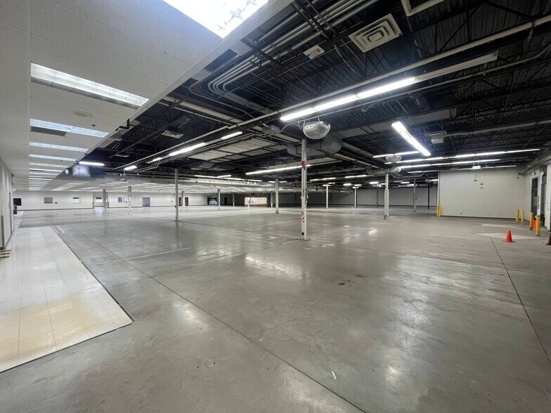 More Photos Of 2401 N State St, Waseca Manufacturing For Lease