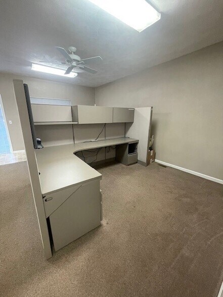 More Photos Of 122 Lincoln Place Ct, Belleville Office For Sale
