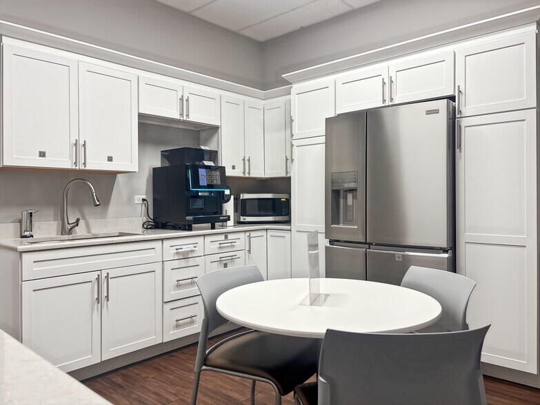 More Photos Of 15631-15653 S 94th Ave, Orland Park Coworking Space
